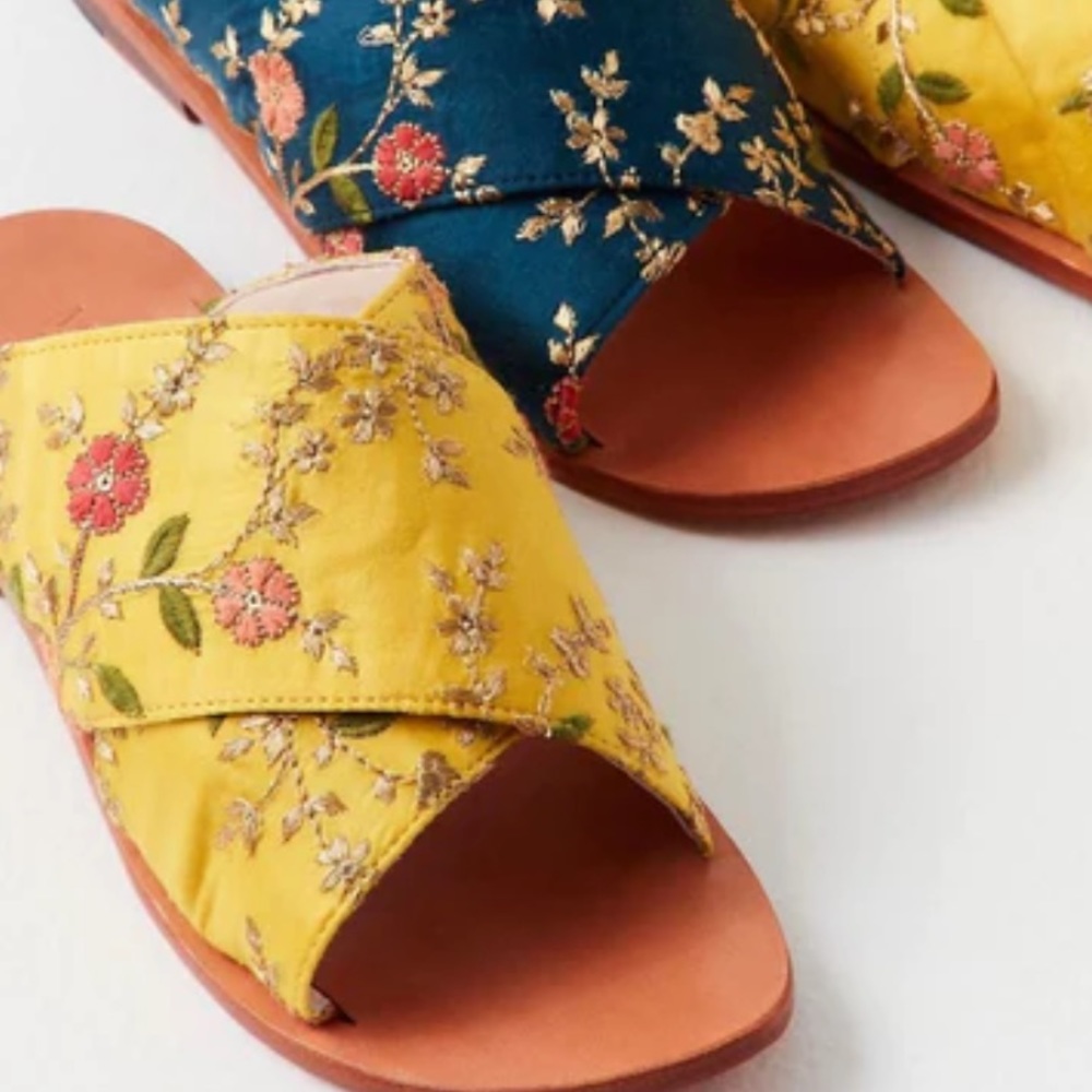 New MOMO x Free People Sunny Days 6, 10 Yellow Embroidered Silk Leather Slip-On
